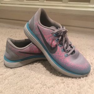 Nike running shoes 8.5 💗💗